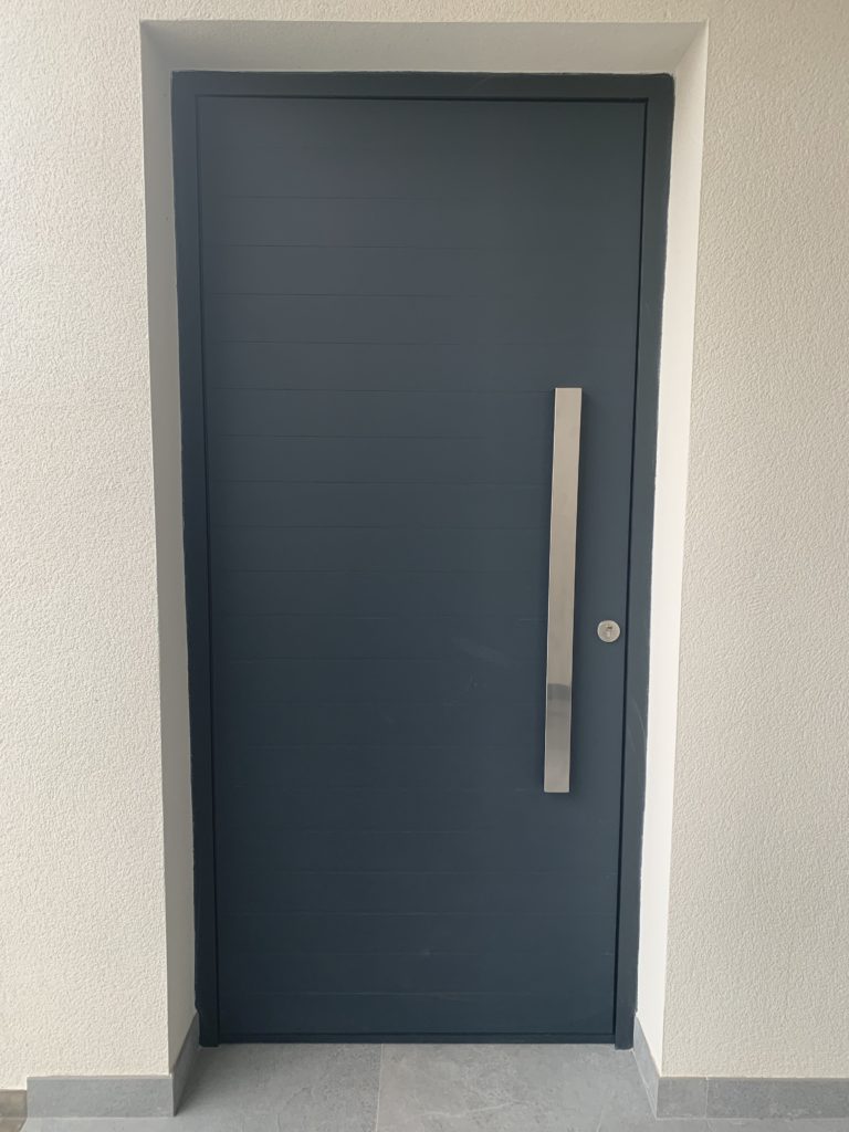 Puerta entrada aluminio